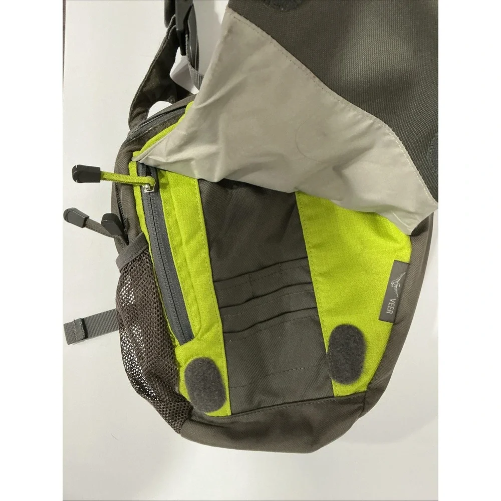 Osprey Veer Vertical Shoulder Bag Backpack Sling Messenger Crossbody, Green